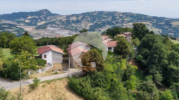casa indipendente in vendita a Toano in zona Manno