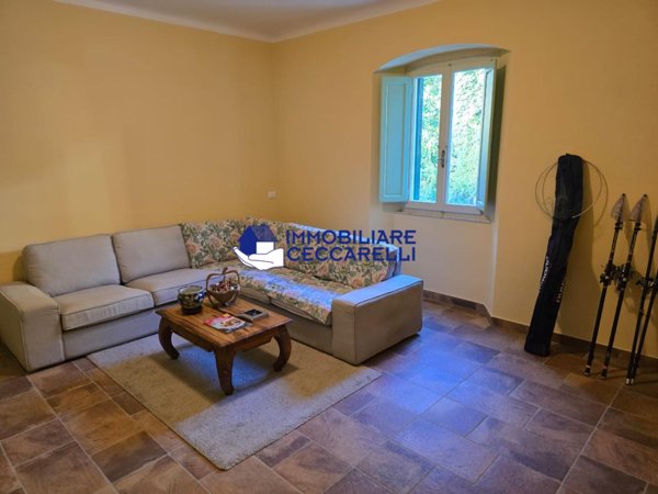 intera palazzina in vendita a Massa in zona Canevara