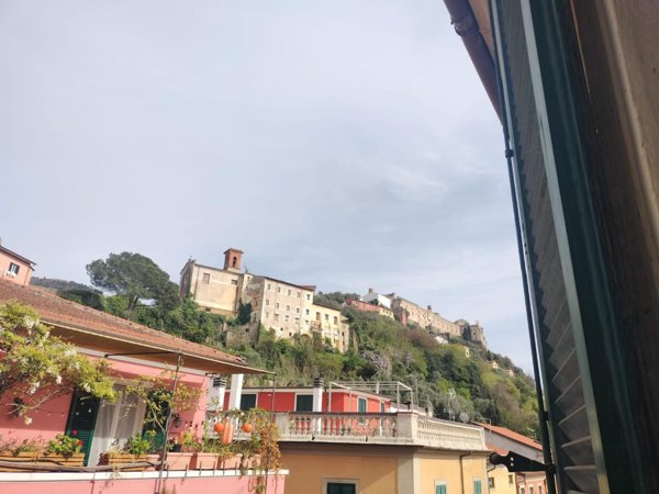 appartamento in vendita a Toano in zona Massa
