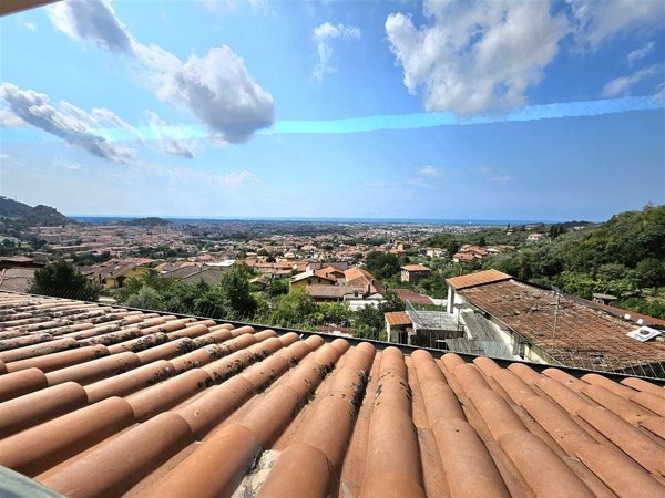appartamento in vendita a Toano in zona Massa