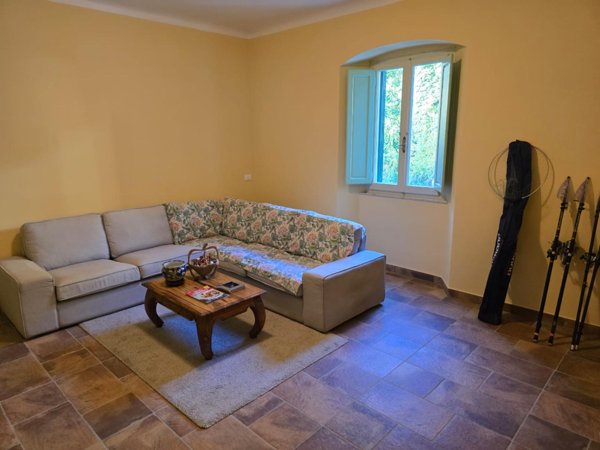 casa indipendente in vendita a Toano in zona Massa