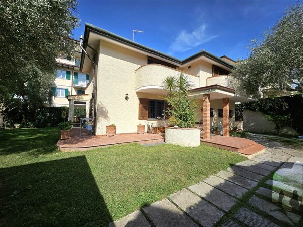 casa indipendente in vendita a Toano in zona Massa