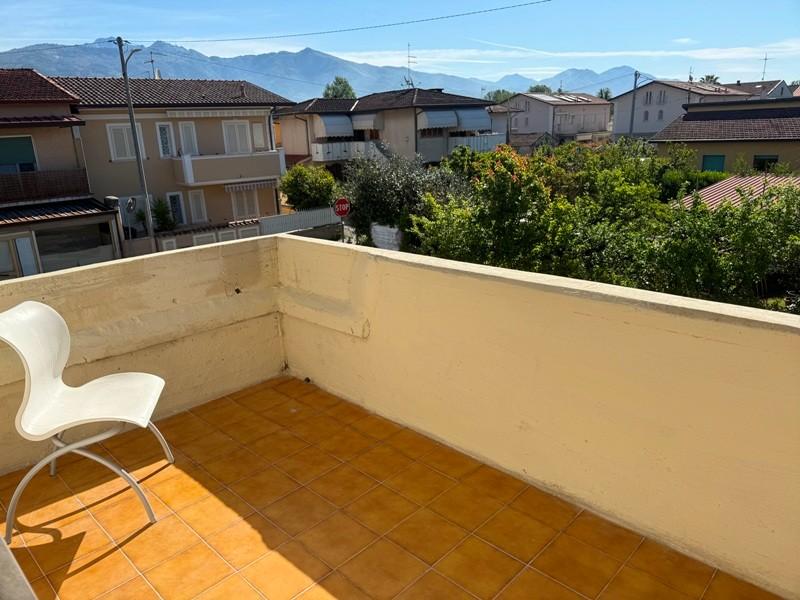 appartamento in vendita a Toano in zona Massa