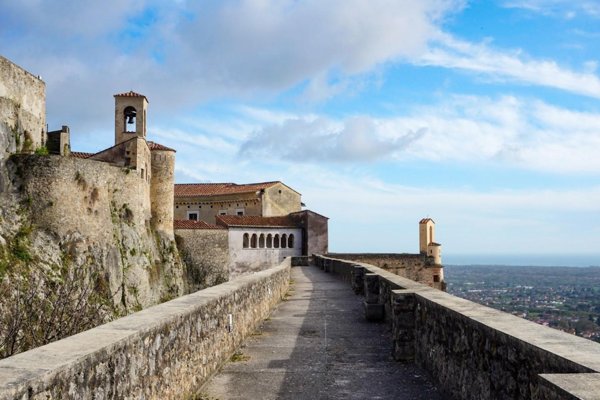 casa indipendente in vendita a Toano in zona Massa