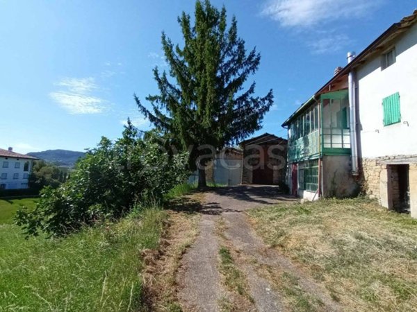 casa indipendente in vendita a Vetto in zona Rosano