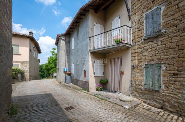 appartamento in vendita a Vetto in zona Pineto