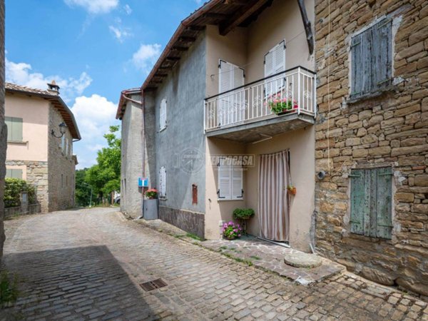 appartamento in vendita a Vetto in zona Rosano