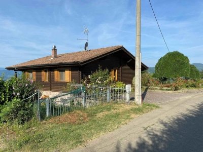casa indipendente in vendita a Vetto