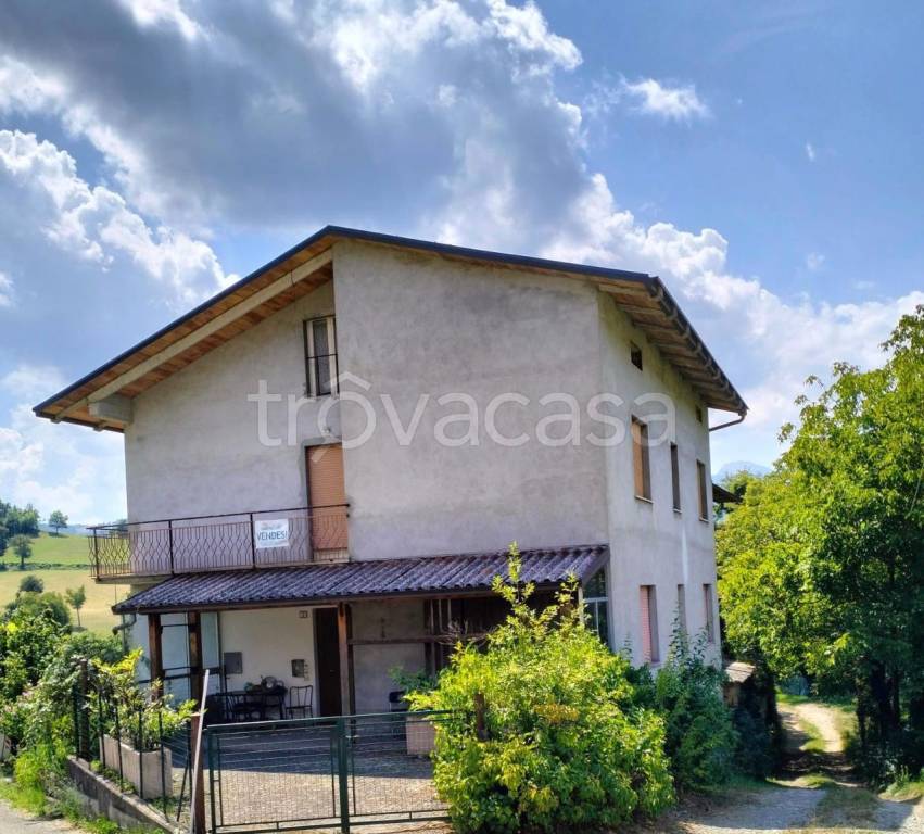 casa indipendente in vendita a Vetto
