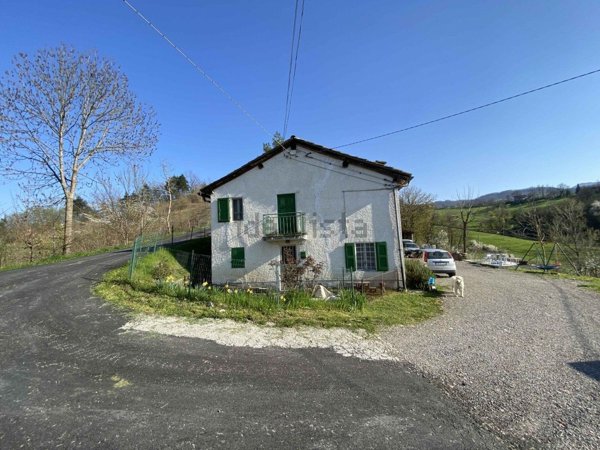 casa indipendente in vendita a Vetto