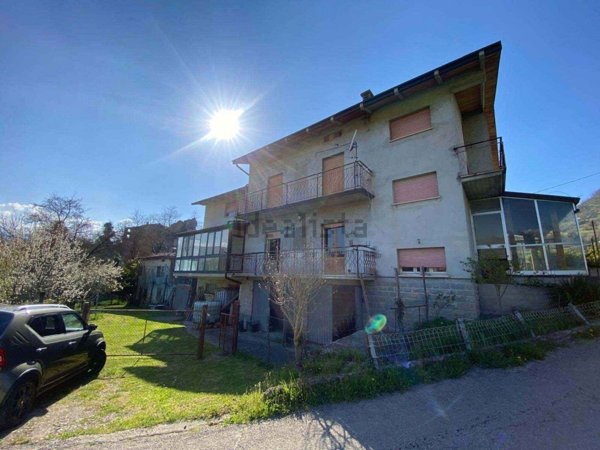 casa indipendente in vendita a Vetto
