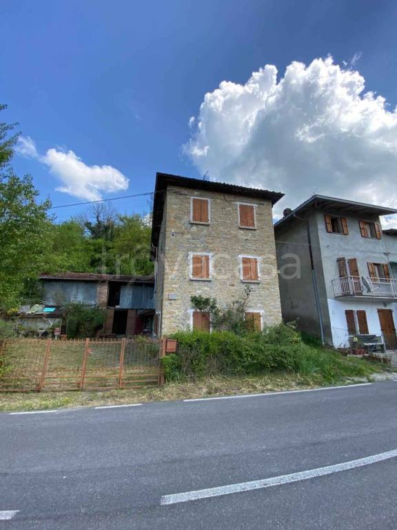 casa indipendente in vendita a Vetto