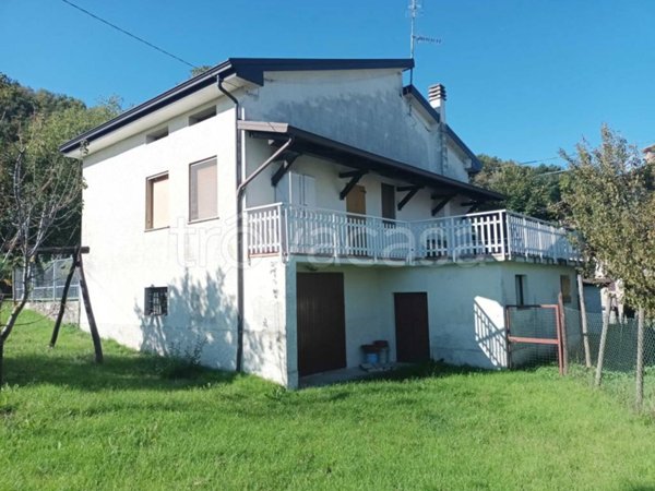 casa indipendente in vendita a Vetto in zona Legoreccio