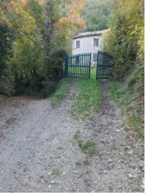 esavano in vendita a Vetto in zona Scalucchia