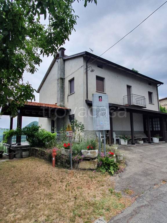 casa indipendente in vendita a Vetto in zona Legoreccio