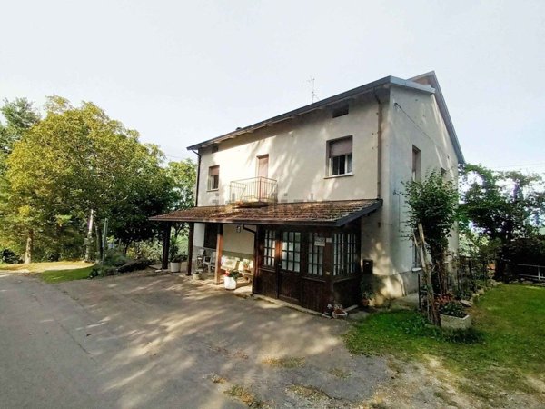 casa indipendente in vendita a Vetto in zona Legoreccio