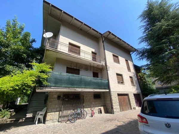 casa indipendente in vendita a Vetto