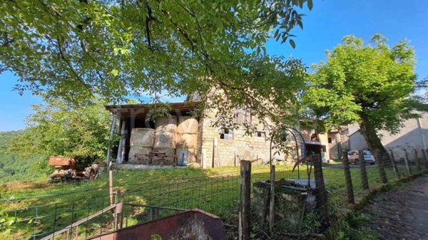 casa indipendente in vendita a Vetto in zona Rosano