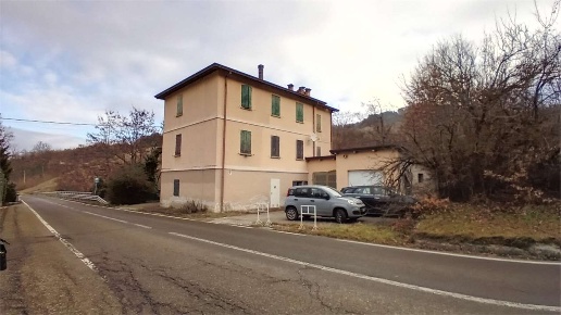 casa indipendente in vendita a Vetto in zona Cantoniera