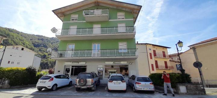 negozio in vendita a Vetto