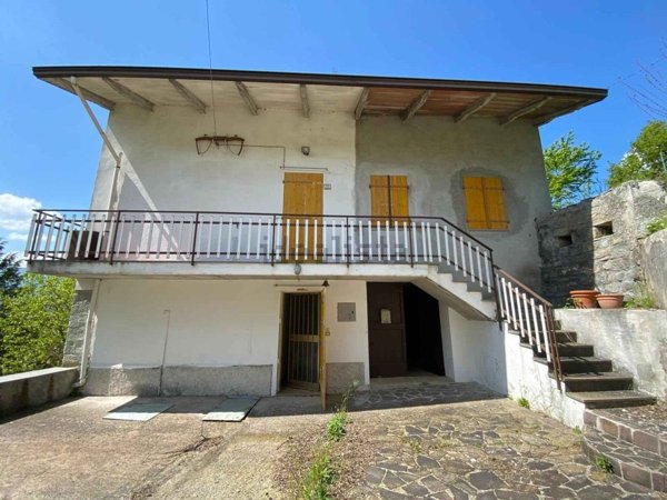 casa indipendente in vendita a Vetto