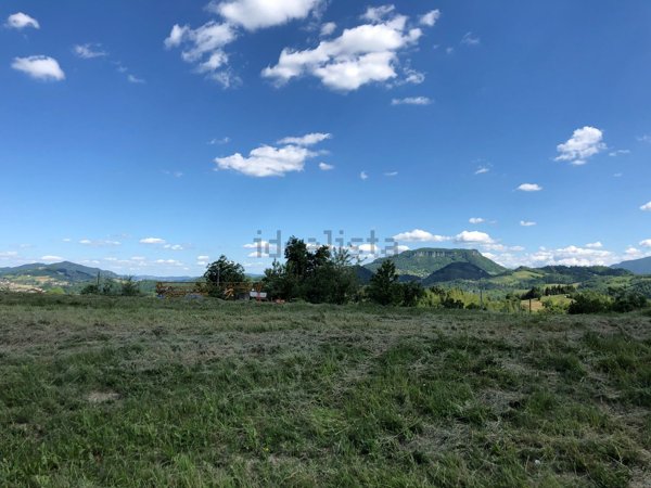 terreno edificabile in vendita a Vetto in zona Rosano
