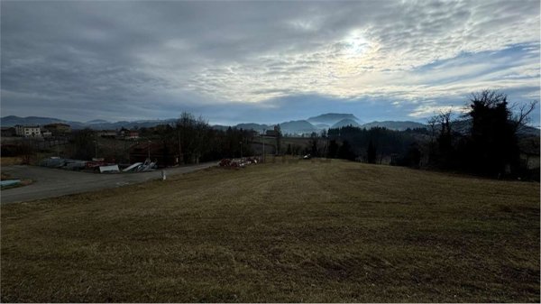 terreno edificabile in vendita a Vetto in zona Rosano