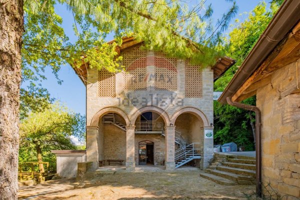 casa indipendente in vendita a Vetto in zona Spigone