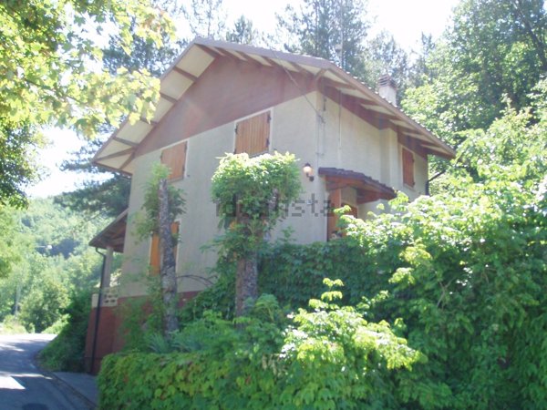 casa indipendente in vendita a Vetto