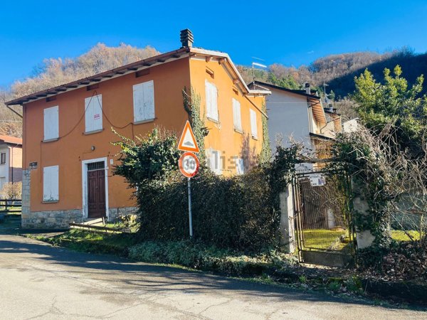 casa indipendente in vendita a Vetto