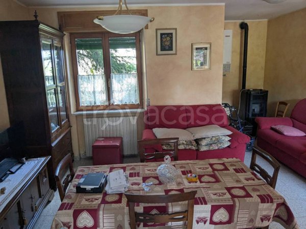 casa indipendente in vendita a Vetto in zona Rosano