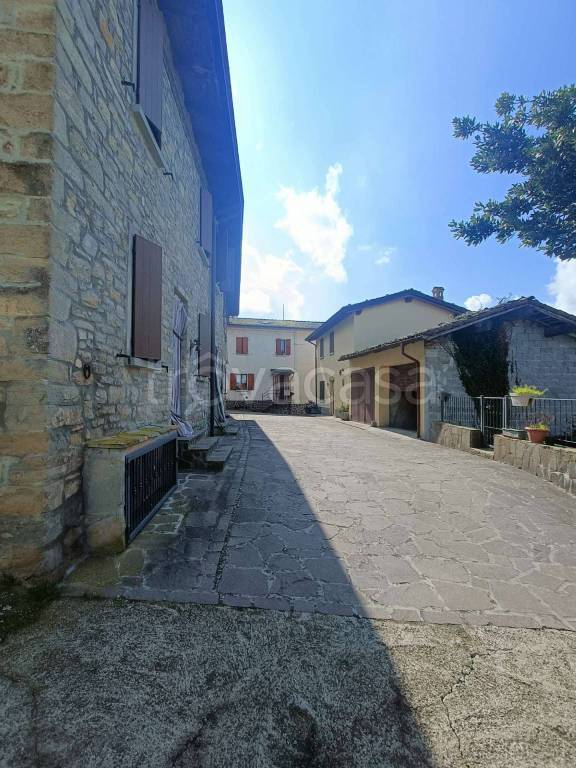 appartamento in vendita a Vetto in zona Piagnolo