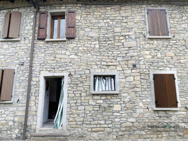 appartamento in vendita a Vetto in zona Piagnolo