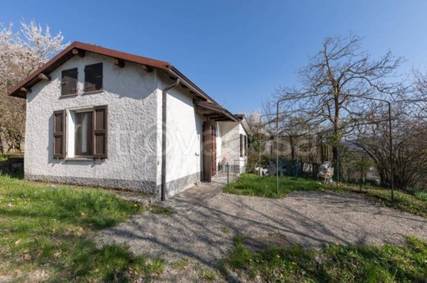 casa indipendente in vendita a Vetto in zona Rodogno