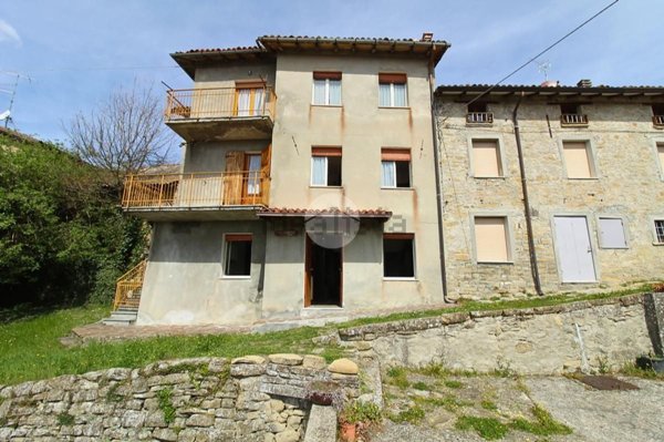 casa indipendente in vendita a Vetto in zona Piagnolo