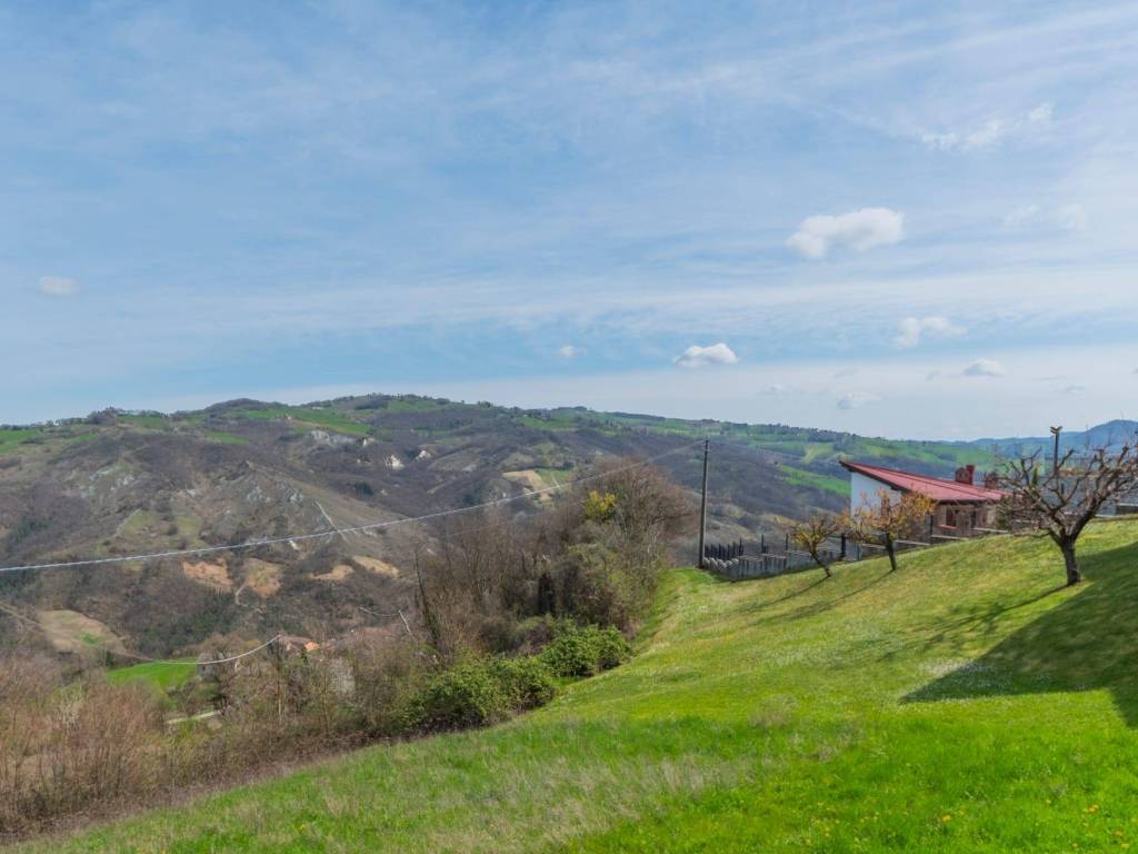 appartamento in vendita a Vetto in zona Piagnolo