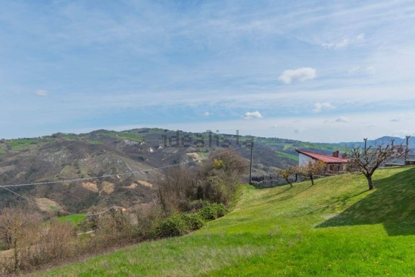 appartamento in vendita a Vetto in zona Piagnolo