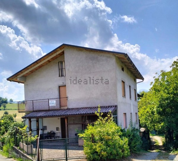 casa indipendente in vendita a Vetto in zona Piagnolo
