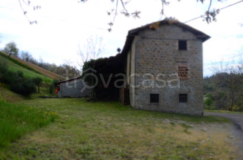casa indipendente in vendita a Vetto in zona Piagnolo