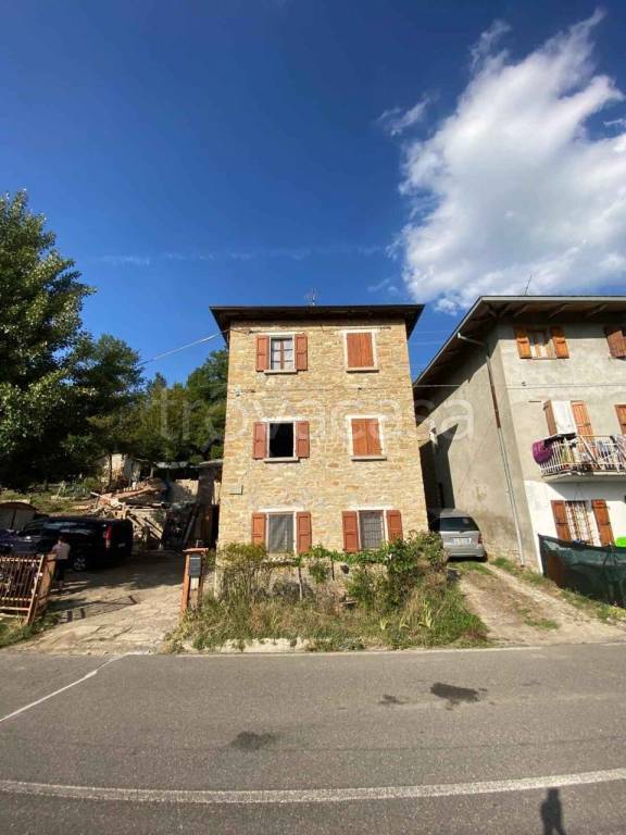 casa indipendente in vendita a Vetto