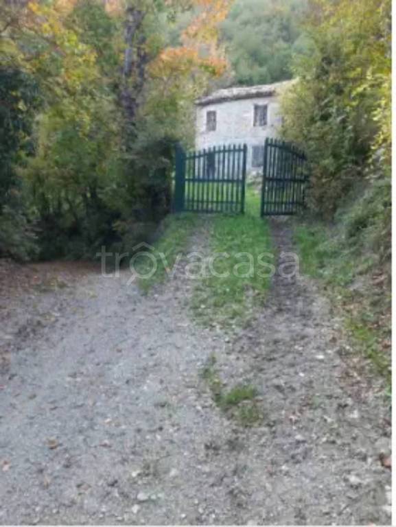 casa indipendente in vendita a Vetto in zona Scalucchia