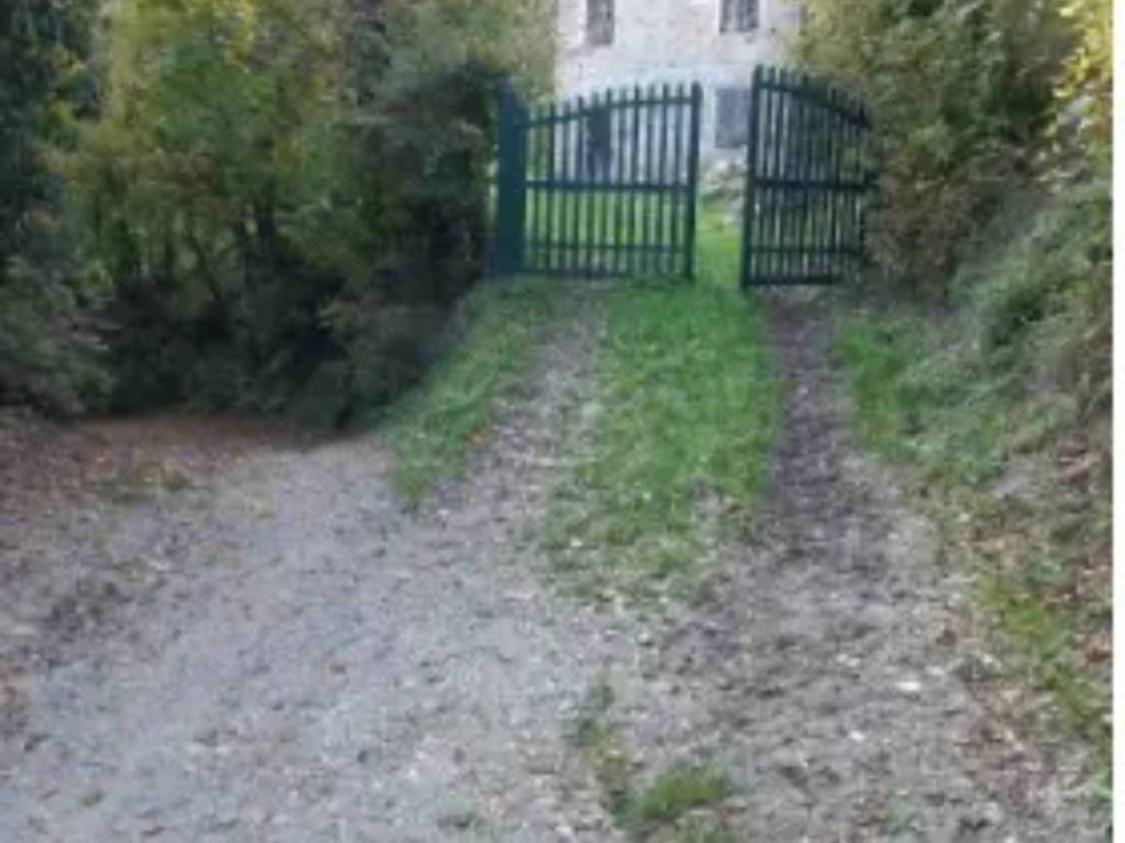 casa indipendente in vendita a Vetto in zona Scalucchia