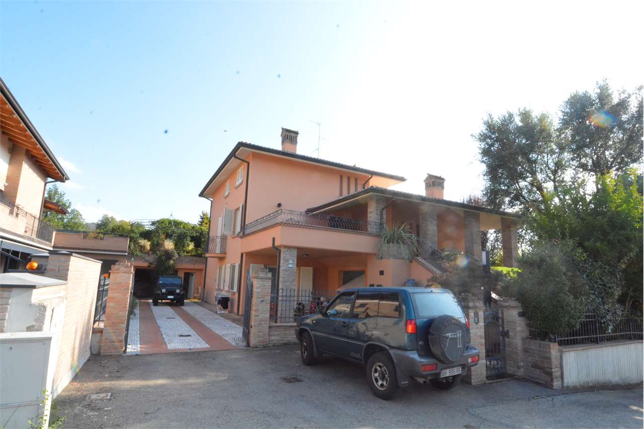 casa indipendente in vendita a Vezzano sul Crostolo in zona Villa
