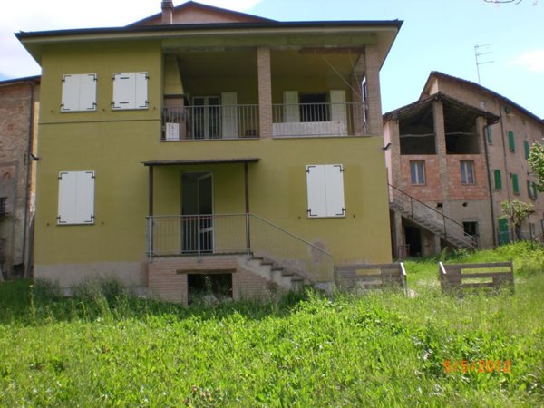 casa indipendente in vendita a Vezzano sul Crostolo in zona Pecorile