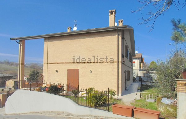 casa indipendente in vendita a Vezzano sul Crostolo in zona Villa
