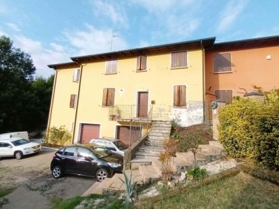 intera palazzina in vendita a Vezzano sul Crostolo