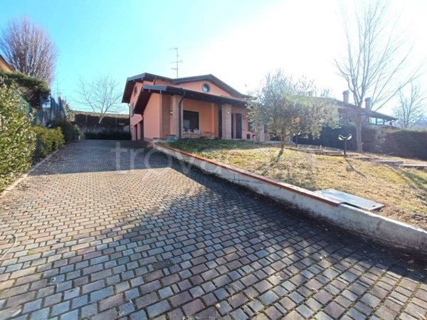 casa indipendente in vendita a Vezzano sul Crostolo in zona Villa