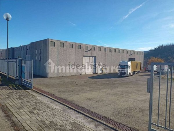 capannone in vendita a Vezzano sul Crostolo