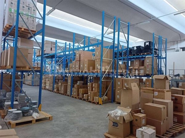 locale commerciale in vendita a Vezzano sul Crostolo