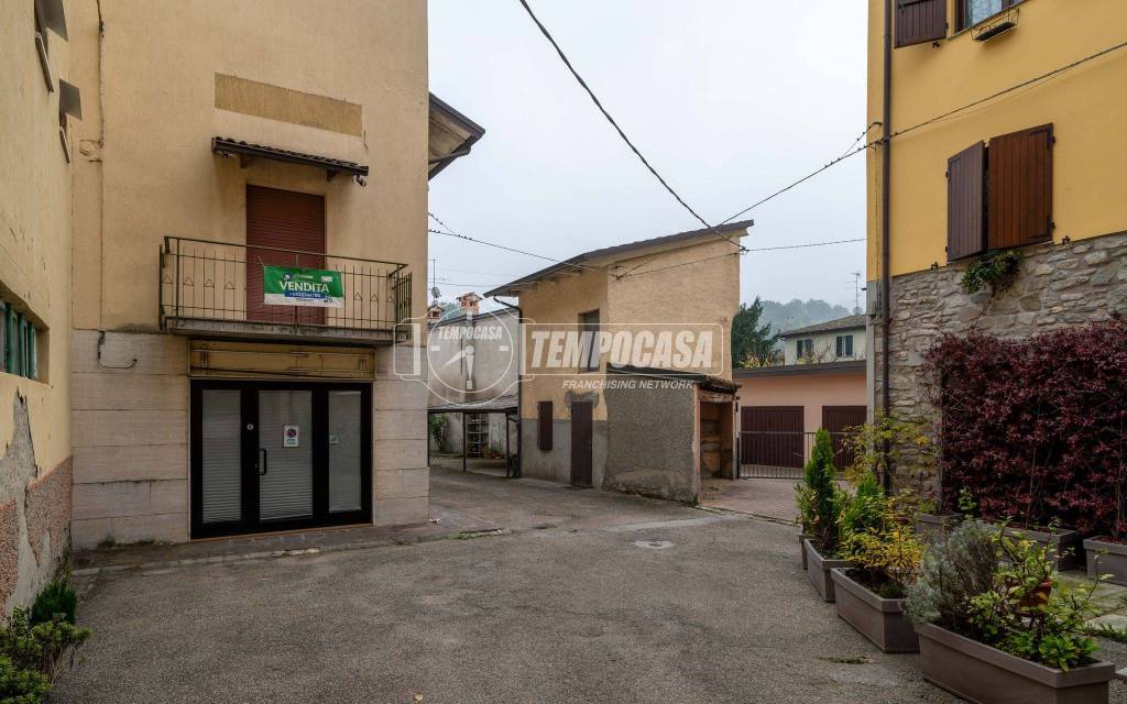 casa indipendente in vendita a Vezzano sul Crostolo